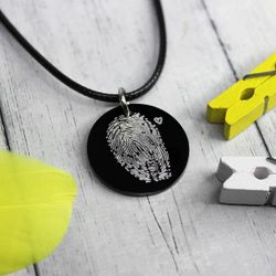 Чёрный кулон подвеска с отпечатком пальца на заказ