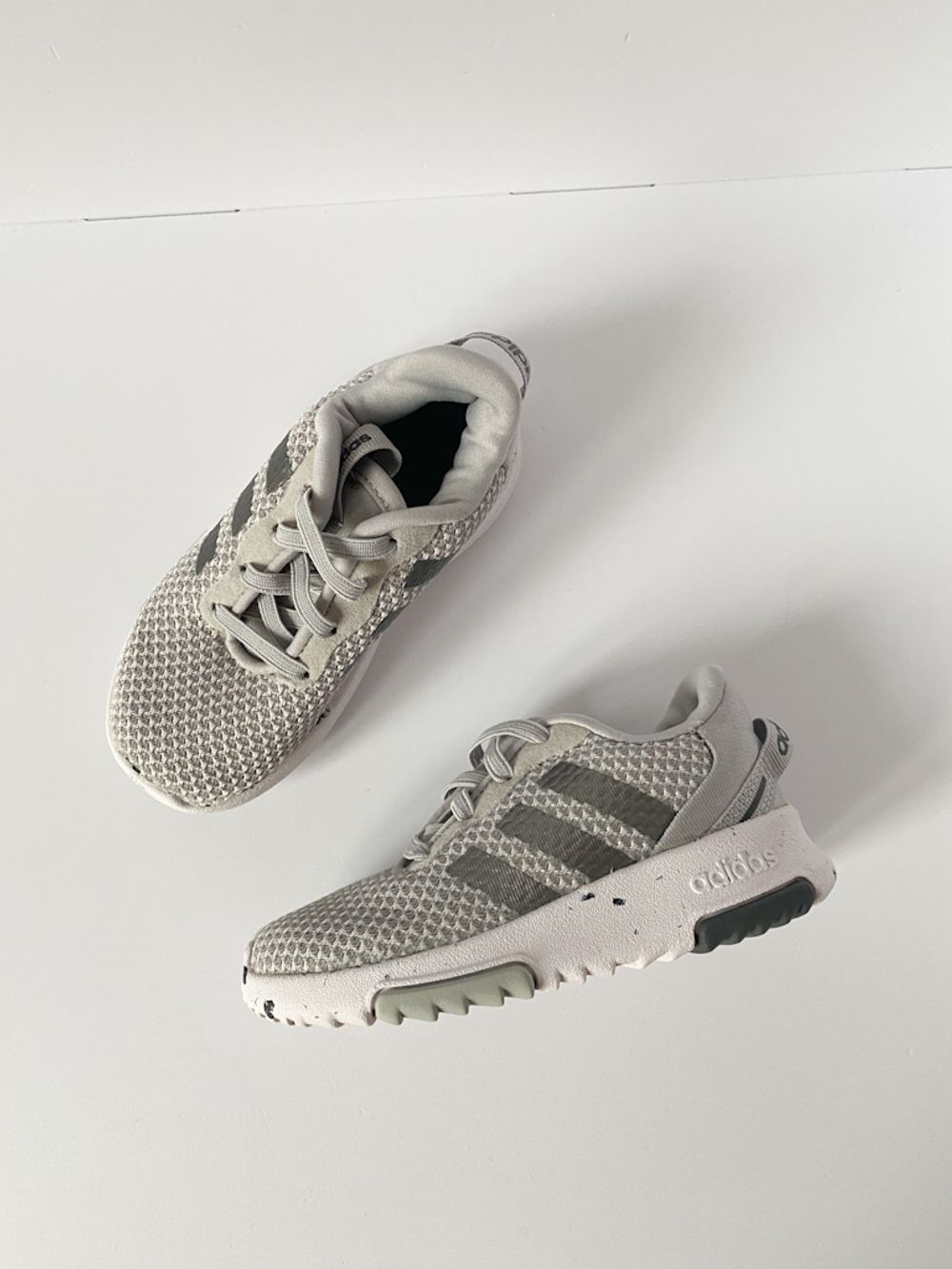 Кроссовки Adidas, 23