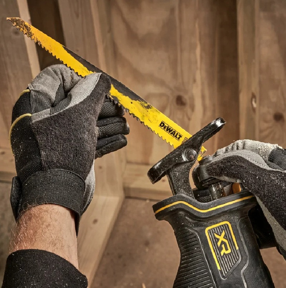Пила сабельная Dewalt DCS312N-XJ
