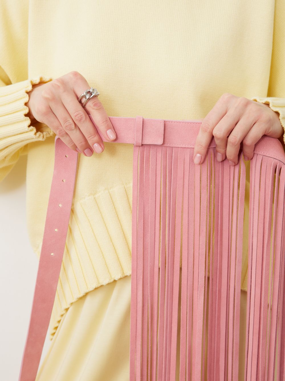 БАЗОВЫЙ РЕМЕНЬ-ТРАНСФОРМЕР С БАХРОМОЙ ЗАМША ПУДРОВЫЙ РОЗОВЫЙ