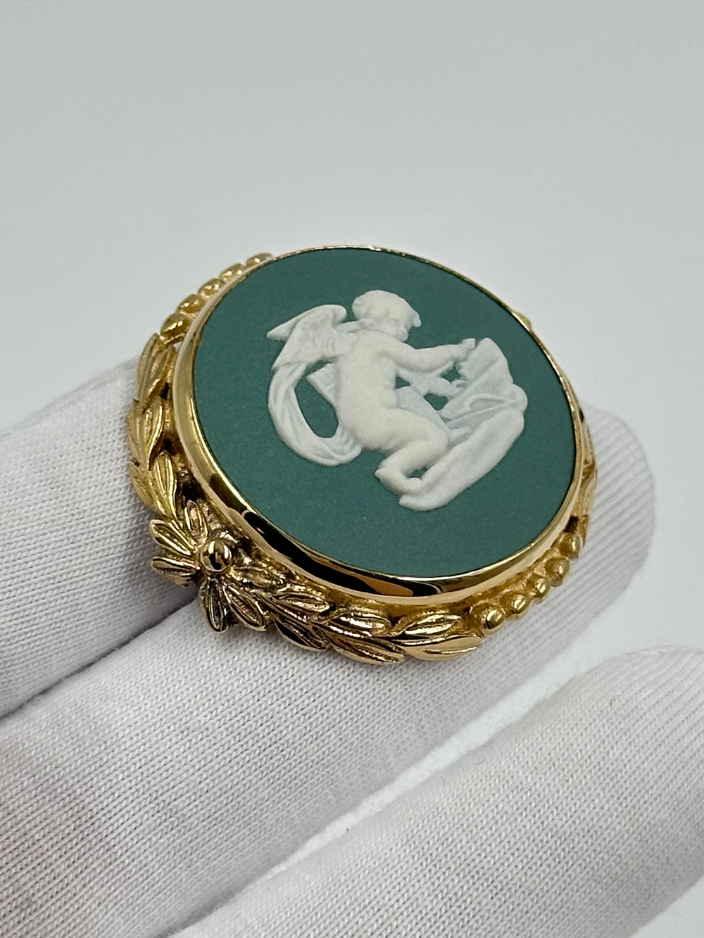 Брошь Wedgwood тёмно-зелёная