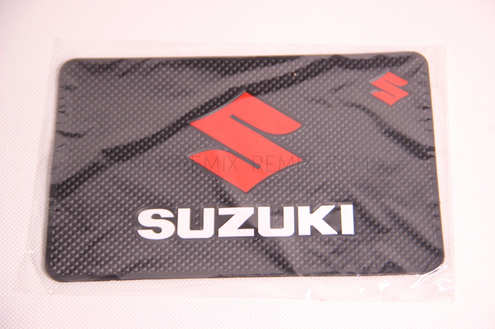 Коврик на панель резиновый Suzuki (черный)