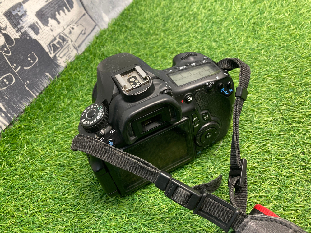 Canon 60D kit 50 1.8 II 52.300 кадров
