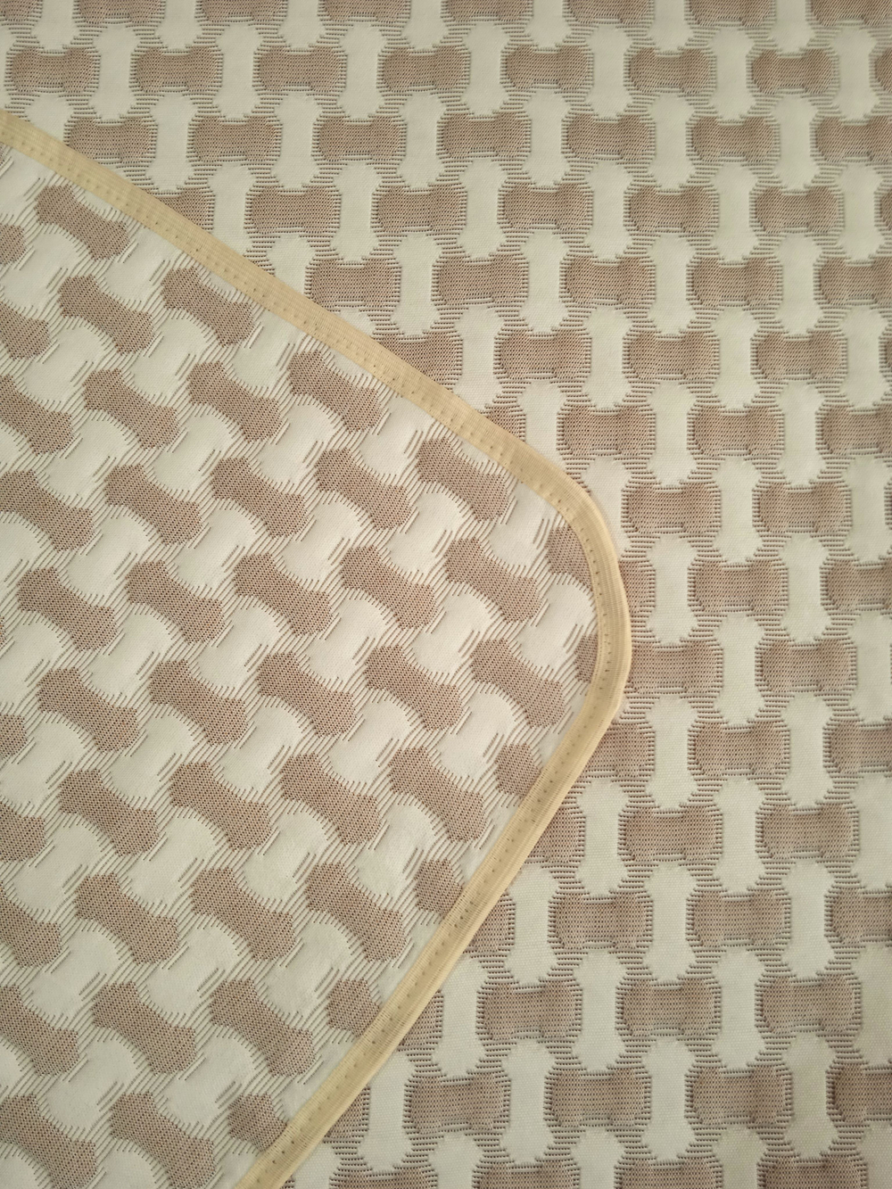 Покрывало жаккардовое двухстороннее Нежность 299-16 беж. 1,5 (150х200)