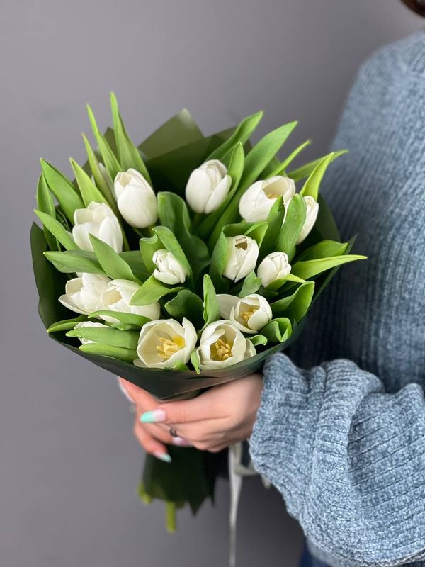 Букет белых тюльпанов (в упаковке)