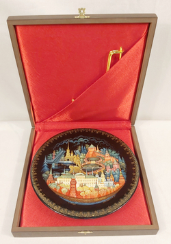 Сувенирная тарелка "Российские города" с росписью (лаковая миниатюрная  живопись)