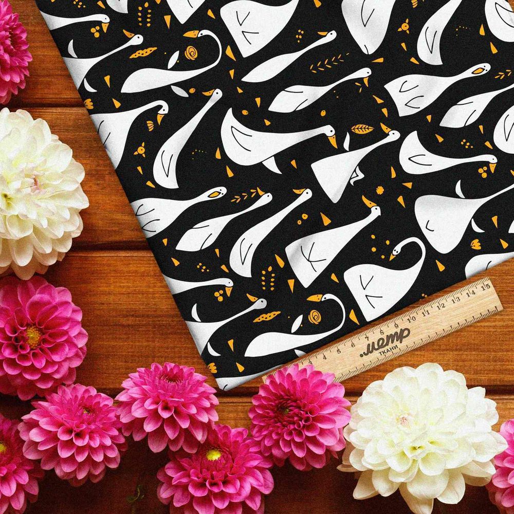 Ткань блэкаут толпа гусей на черном