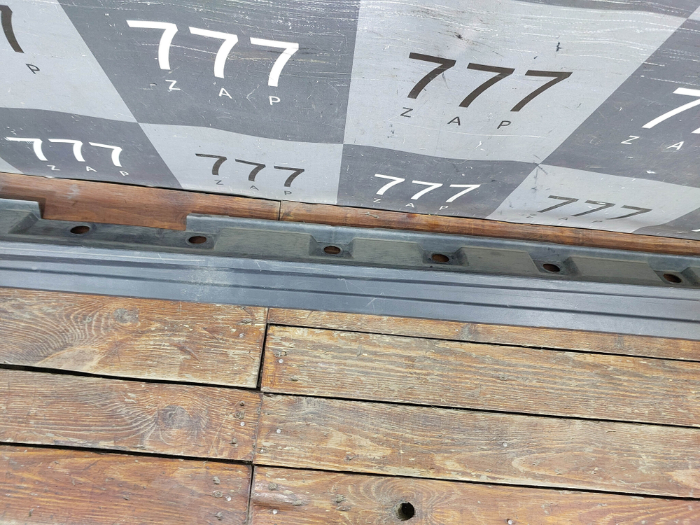 Накладка порога левого Toyota RAV4 V (XA50) 18-нв Б/У Оригинал 7586042030