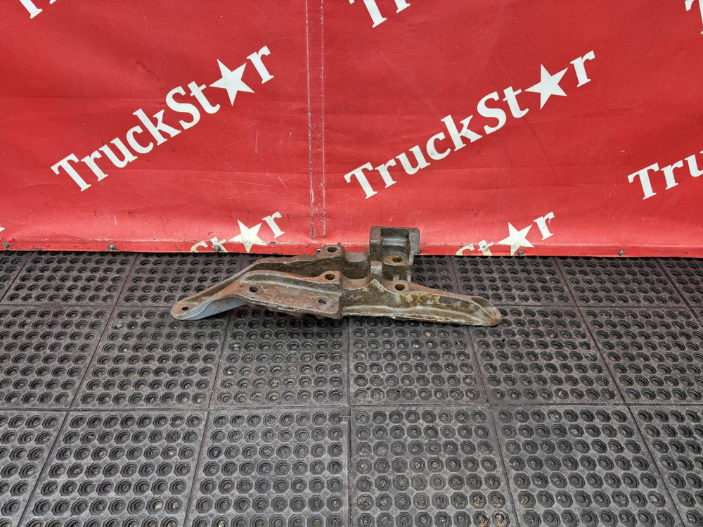 Кронштейн пневморессоры левый