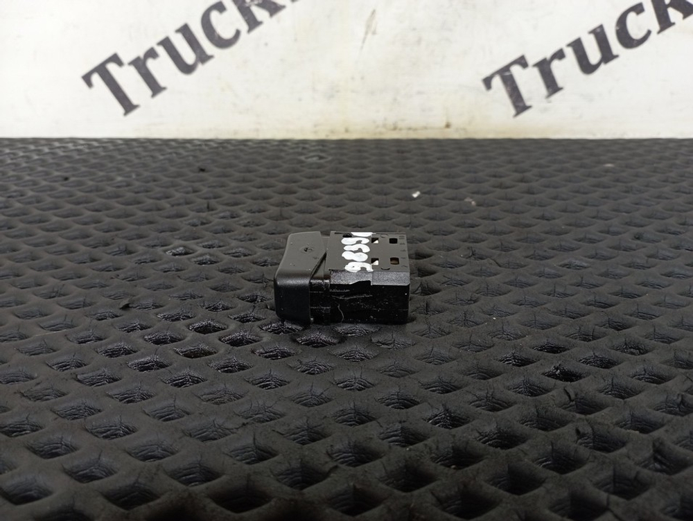 Кнопка освещения салона