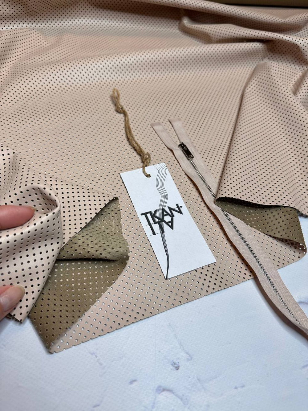 Перфорированная эко-кожа (100%полиуретан/основа полиэстер, Пудровый ренессанс, 145, 210 гр/м2)