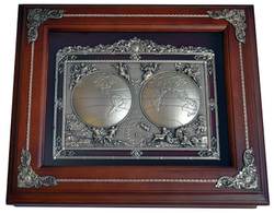 Деревянная ключница настенная "Карта мира"