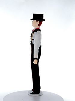 Кукла фарфоровая коллекционная в национальном мужском костюме. Норвежец