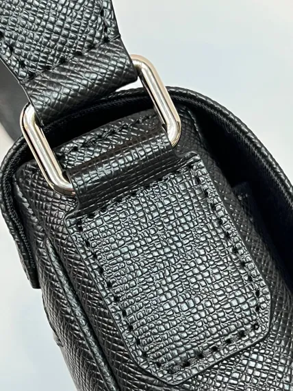 Сумка Louis Vuitton District PM черный