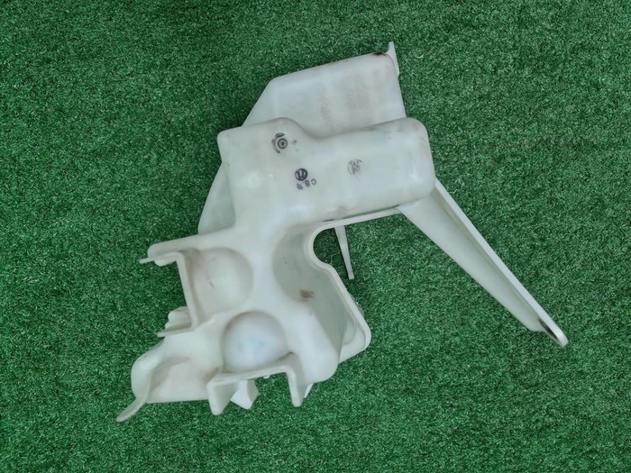 Бачок омывателя Toyota Camry xv70 (2017-н.в.)