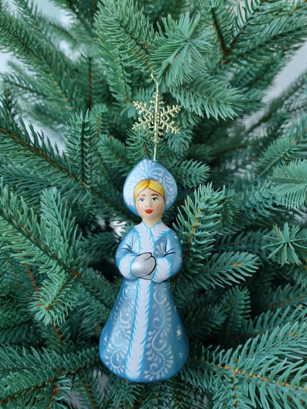 Снегурочка фарфоровая игрушка