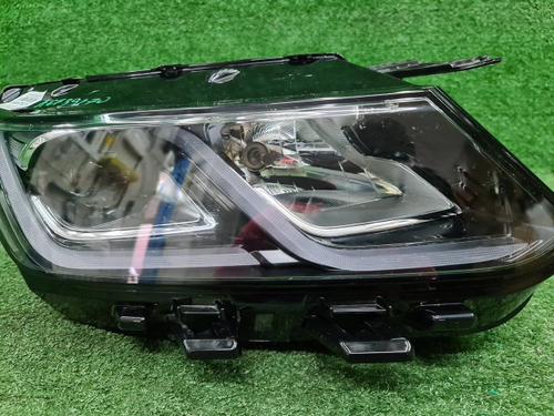 Фара правая Geely Coolray (2019-2023) галоген