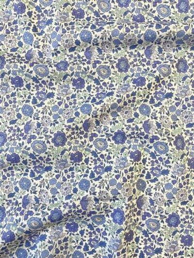 Хлопок Liberty белый с сиренево-синим цветочным узором