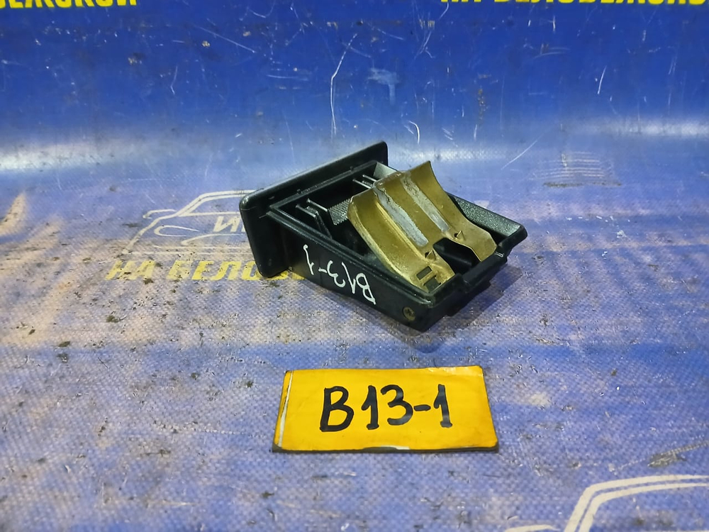 Пепельница NISSAN SUNNY 1990