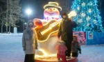 Уличная фигура "Снеговик с гитарой"