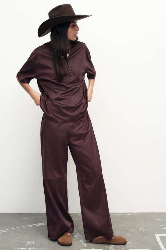 ZARA БРЮКИ ИЗ ИСКУССТВЕННОЙ ЗАМШИ, ЦВЕТ БУРГУНДСКОГО ВИНА