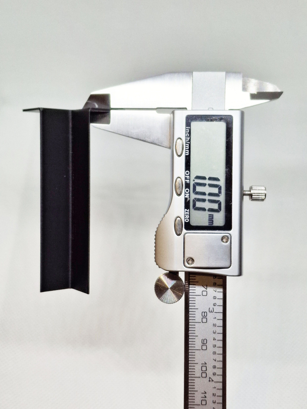 Внутренний угол для плинтуса с прямым профилем 66*13мм - 4 шт.