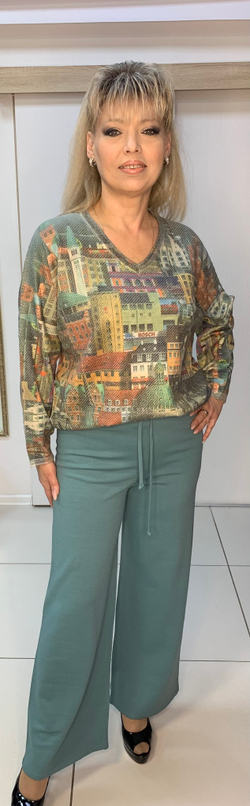 Трикотажные брюки на резинке