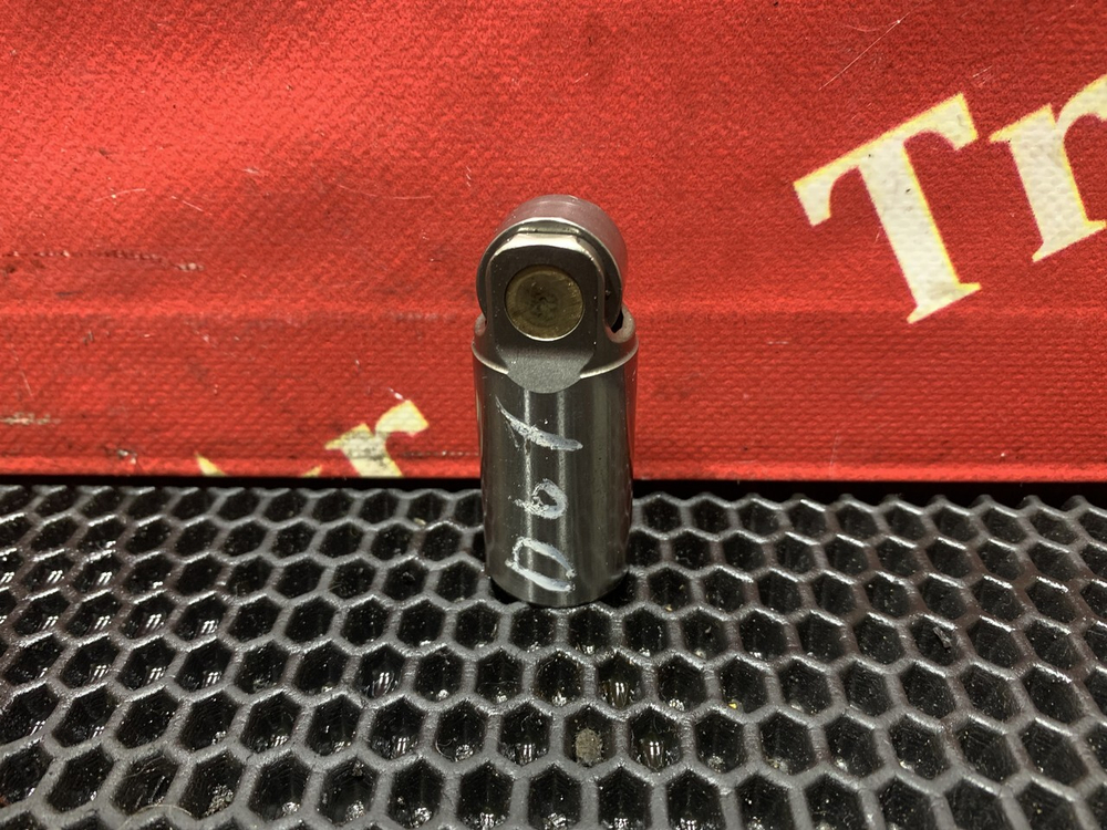 Толкатель впускного клапана