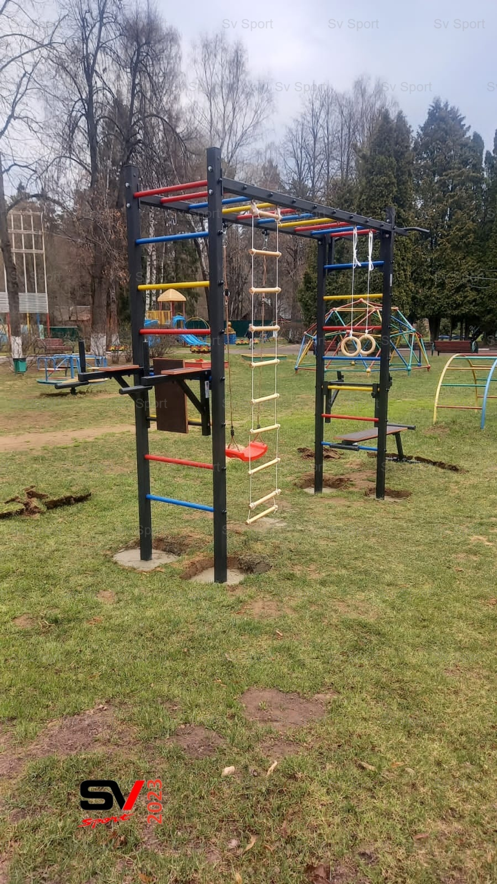 Монтаж уличной шведской стенки Sv Sport Рукоход (4 вертикальных столба)