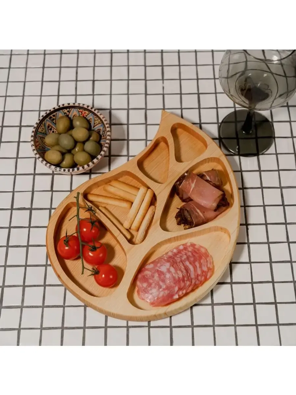 Деревянная менажница "Лист" из кедра