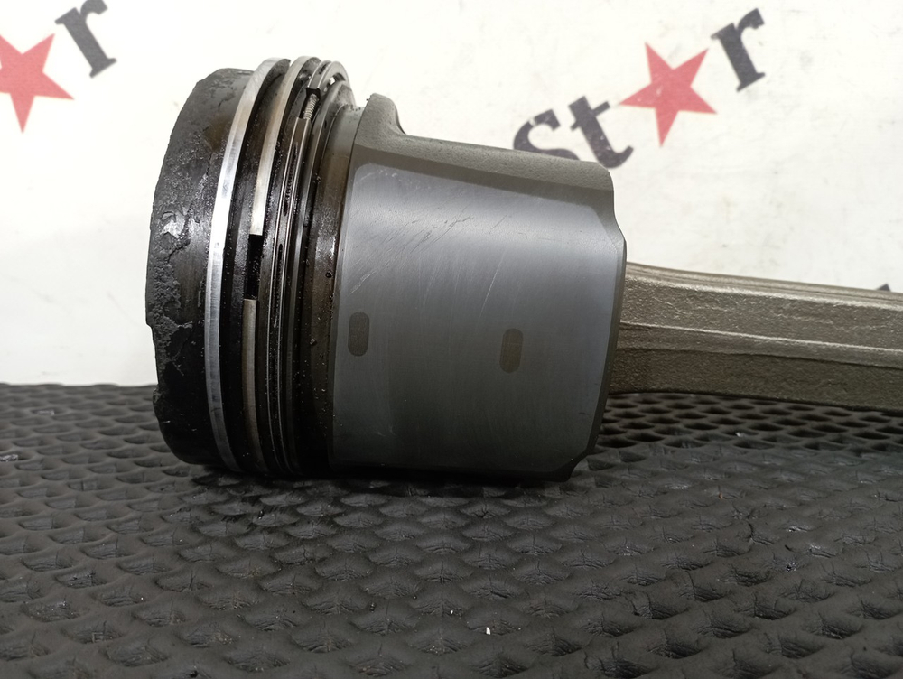 Поршень с шатуном