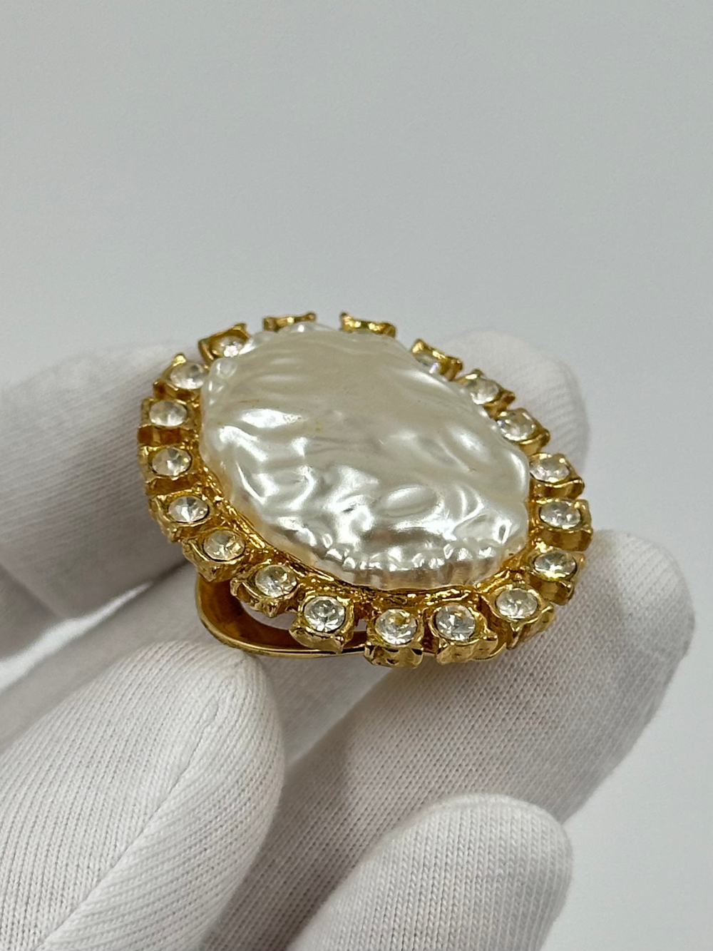 Зажим для платка «жемчужный» с кристаллами