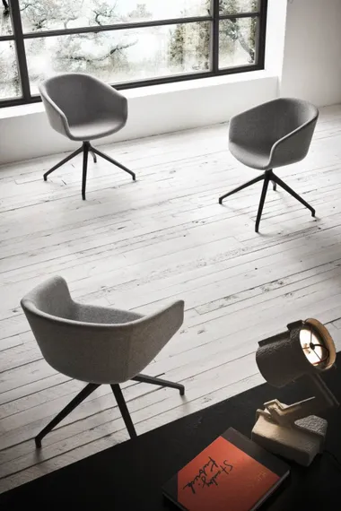 Кресло офисное с обивкой Basket U