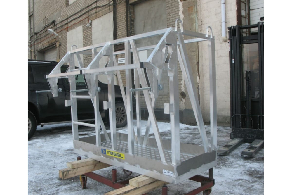 Площадка, навешиваемая на кран-балку с прижимным механизмом MEGAL ПНА-2 (балка 45М, ГОСТ 19425-74)