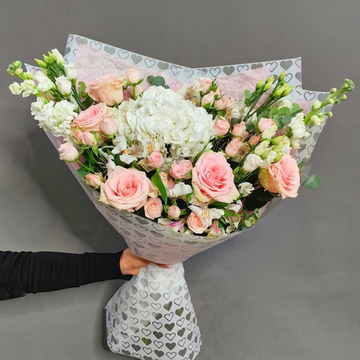 Авторский букет с гортензией