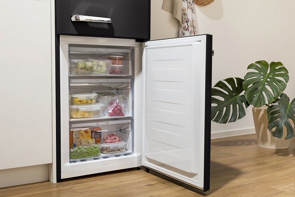 Отдельностоящий холодильник Gorenje ONRK619EBK