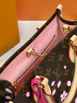 Коричневая сумка Louis Vuitton Onthego PM с узором монограм и цветами