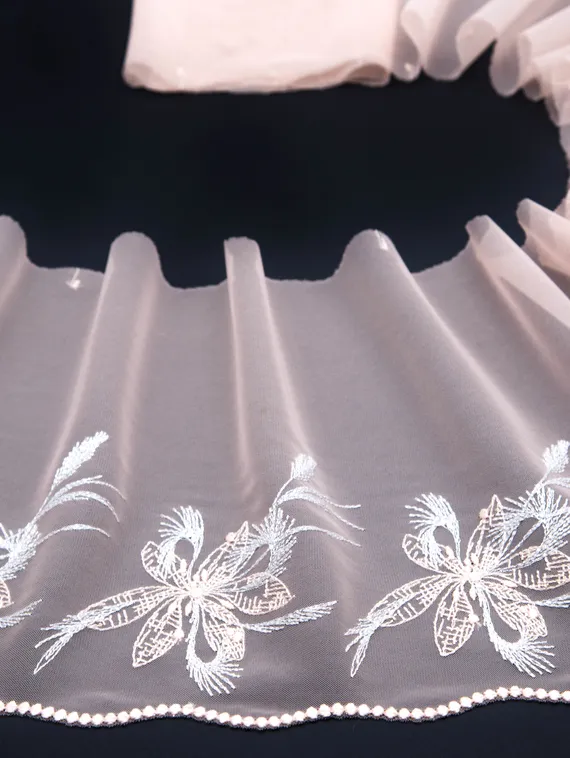 05-119 Вышивка на неэл. сетке 21 см, в серебре, персик/телесный/серый