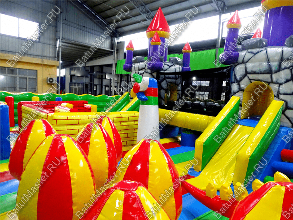 Большой надувной батут "Средневековье" 12*12*5 м