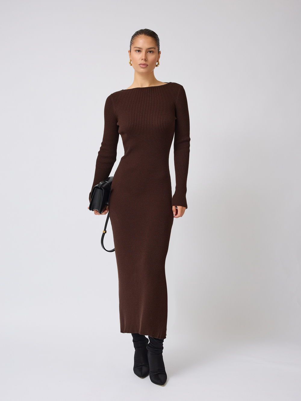 Платье вязаное с открытой спиной