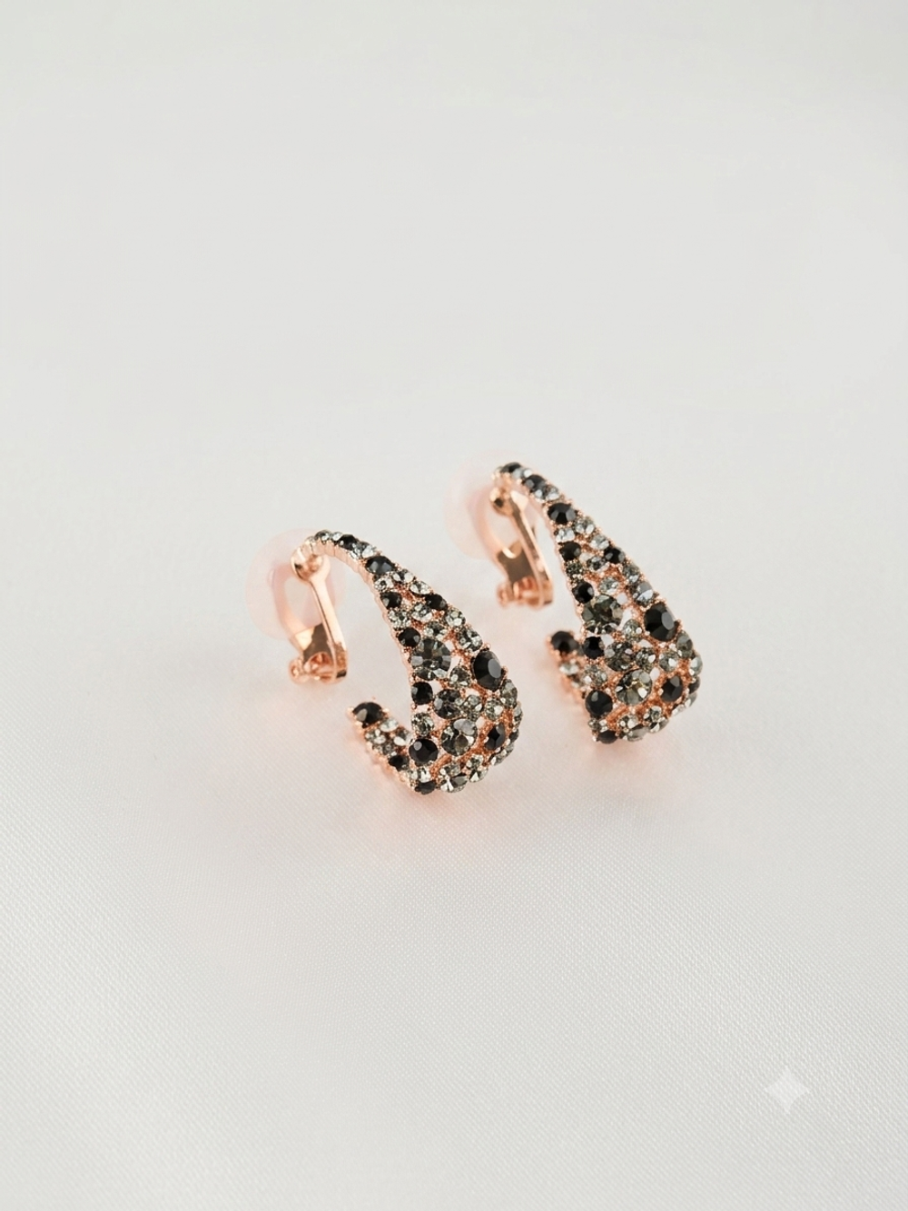 Клипсы Россыпь из серо-черных камней Swarovski