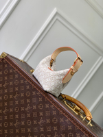 Louis Vuitton Pochette Hills