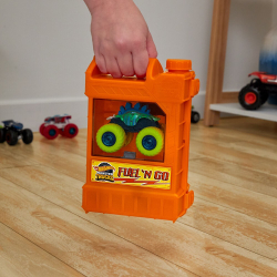 Hot Wheels - Игрушечные грузовики-монстры Набор канистр для трюков + автомобиль HXT04 / артикул   HXT04  / GTIN 194735237500