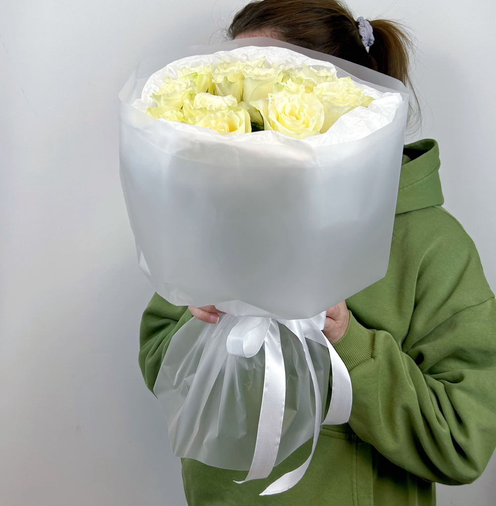 Букет из кенийских белых роз 40 см 15 шт