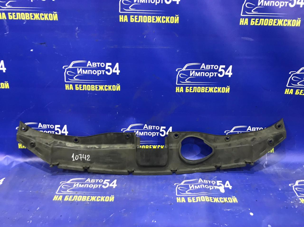 Накладка на рамку радиатора HYUNDAI SANTA FE 2005-2009