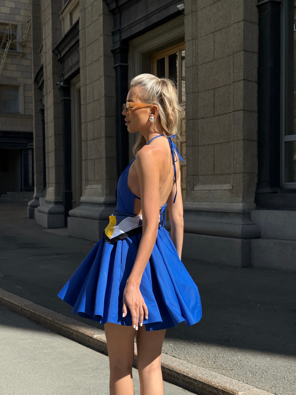 Платье c юбкой-солнцем и открытой спиной