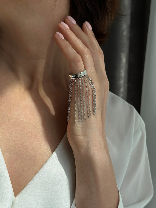 Кольцо сталь с тонкими длинными цепочками, оттенок серебро