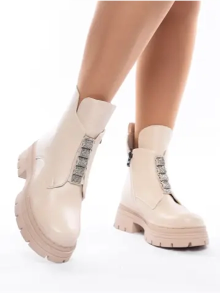 Зимние ботинки на высокой платформе