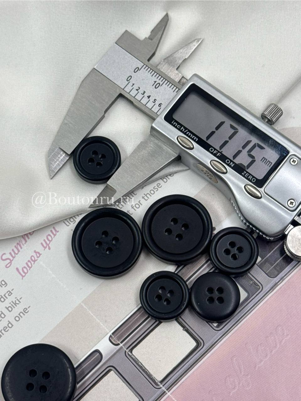 Пуговицы на прокол высокие черные матовые