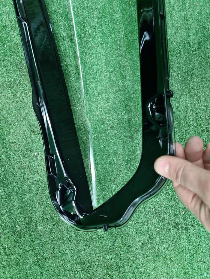 Стекло фары правое BMW X1 F48 (2019-2022)